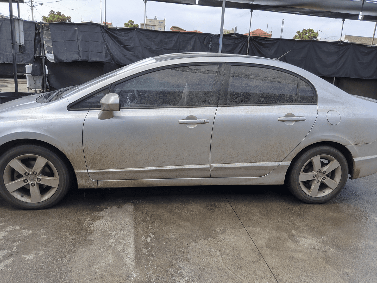 Carro sujo antes da lavagem