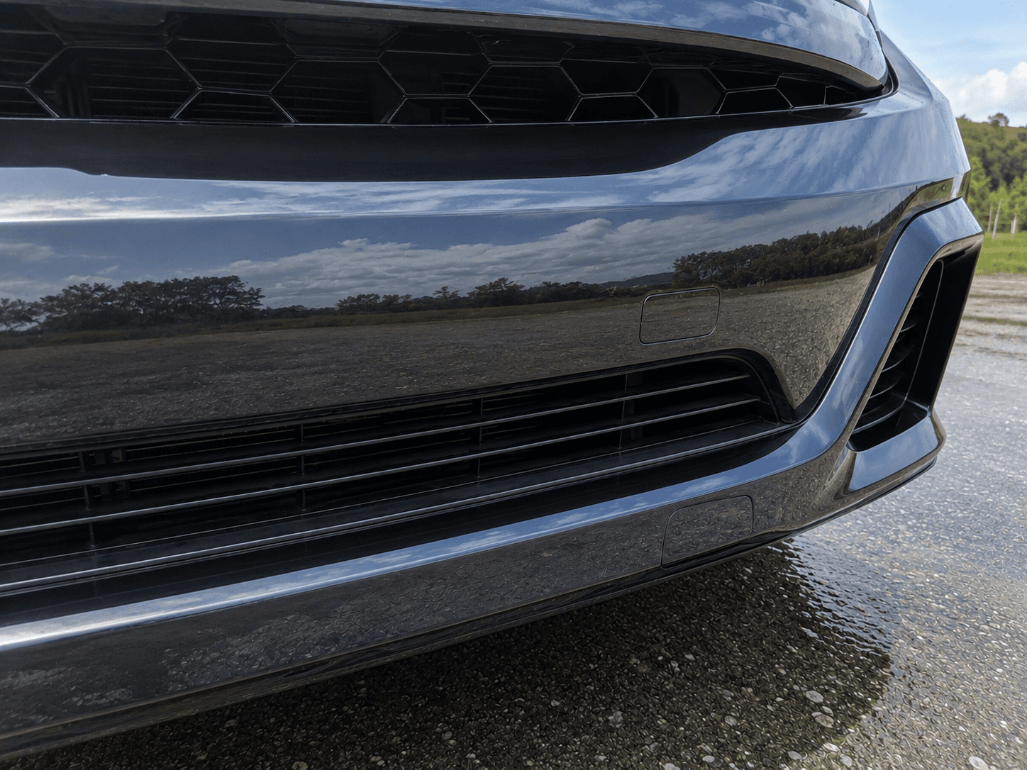 Foto de carro na vitrine virtual
