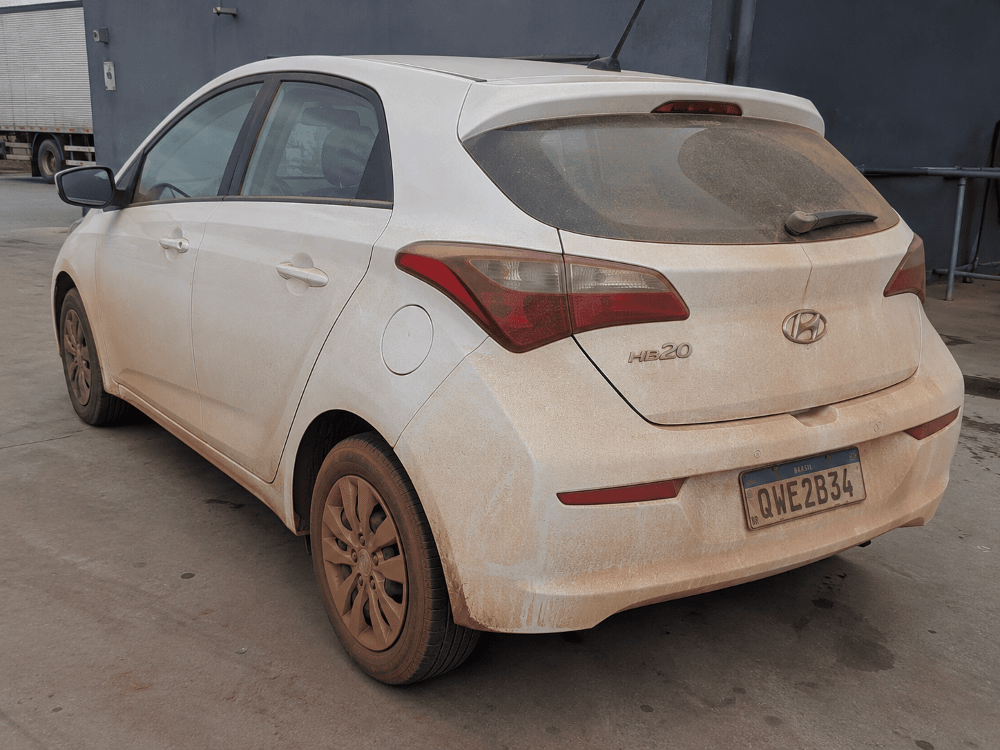 Foto de carro na vitrine virtual